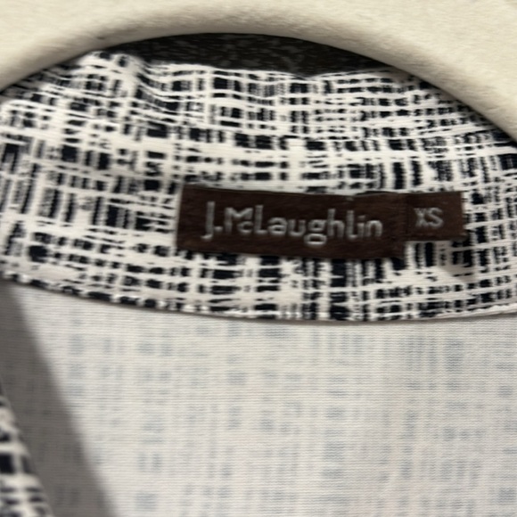 J. McLaughlin black and White 1/2 buttoned down blouse size XS - Picture 4 of 10